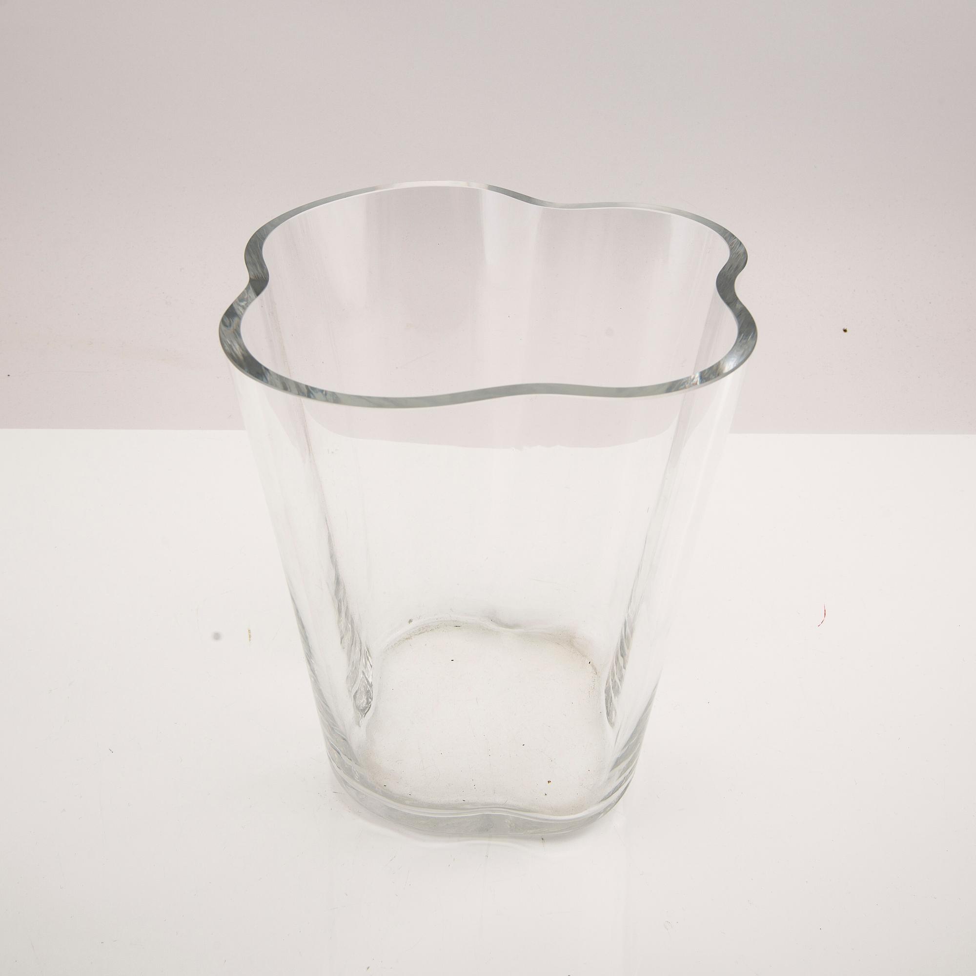 Alvar Aalto,  vas modell nr 3032 signerad.