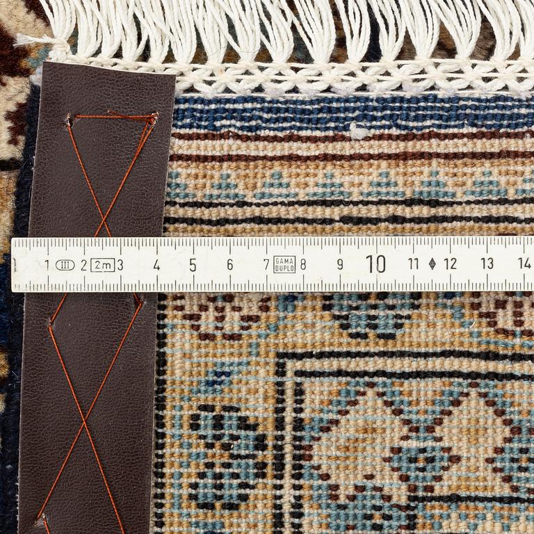 A Qum carpet, ca 494 x 340 cm.