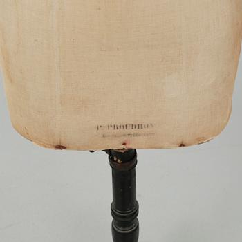 A mannequin from the first half of the 20th century.