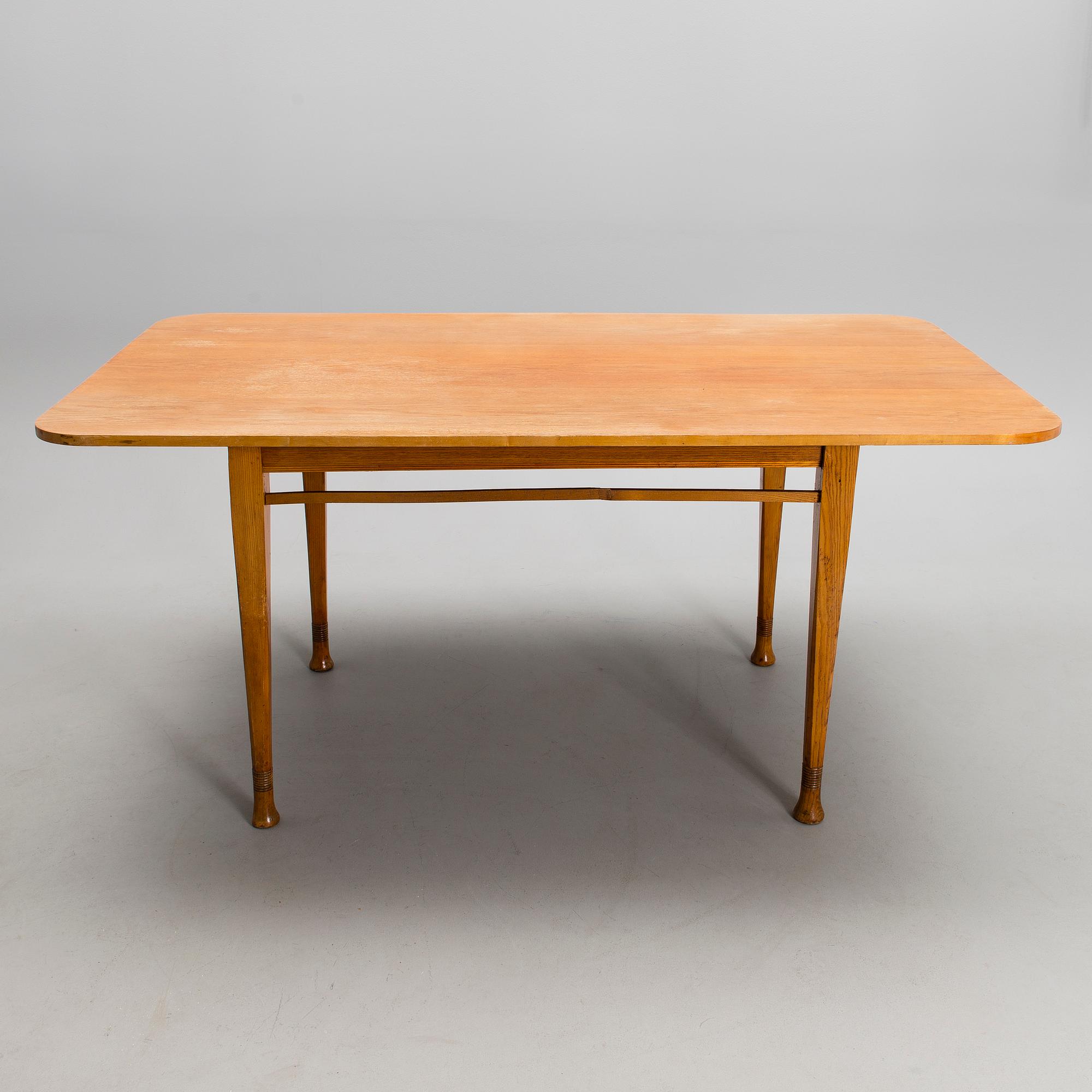 YRJÖ BLOMSTEDT, BORD OCH SEX STOLAR. Formgivna av Yrjö Blomstedt, 1902.