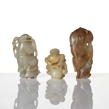 Figuriner, tre stycken, jade. Qingdynastin, 1800-tal.