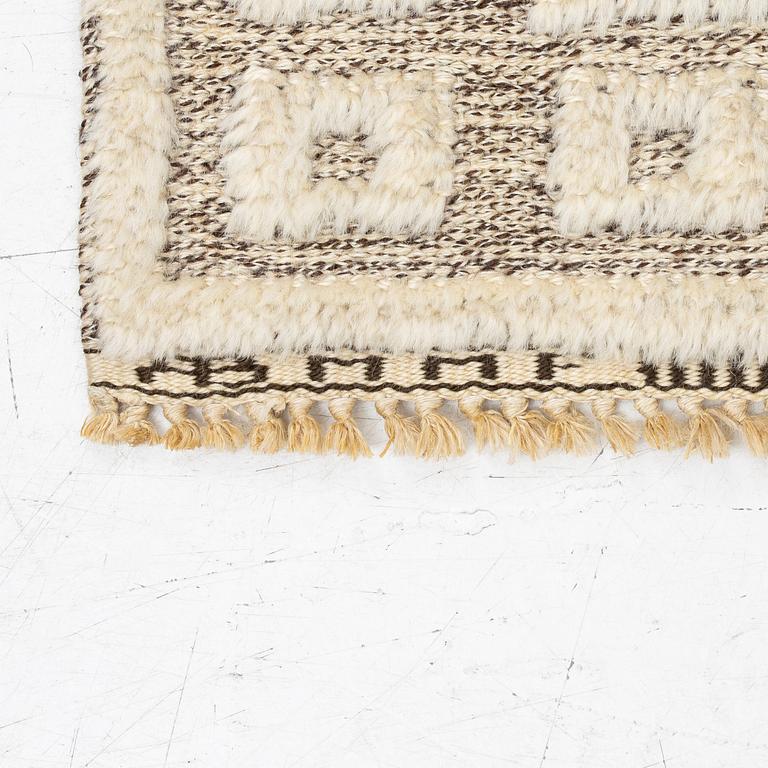 Märta Måås-Fjetterström, matta, "Vita spetsporten", flossa, signerad AB MMF, ca 220 x 136 cm.