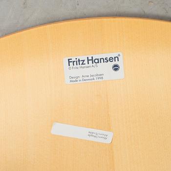 An Arne Jacobsen "Sjuan" chair in birch wood veneer, Fritz Hansen, 1998.
