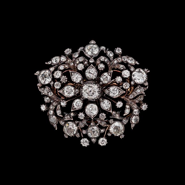 An antique cut diamond brooch, app. 8 cts.