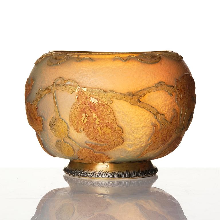 Daum Frères, an "Aurore" (Boule cabossée) Art Nouveau cameo glass bowl by Jacques Gruber, Nancy, France, 1890s.