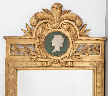 SPEGLAR, ett par, tillskrivna Pehr Ljung (1743-1819), bildhuggare i Stockholm. Gustavianska, 1780-tal.