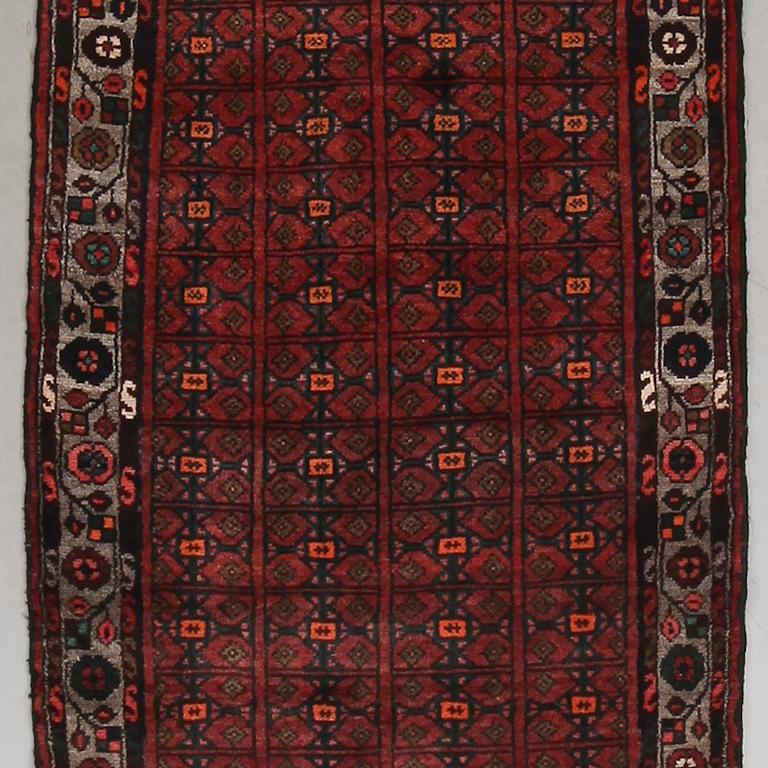 MATTA, Hamadan, ca 291 x 85 cm.