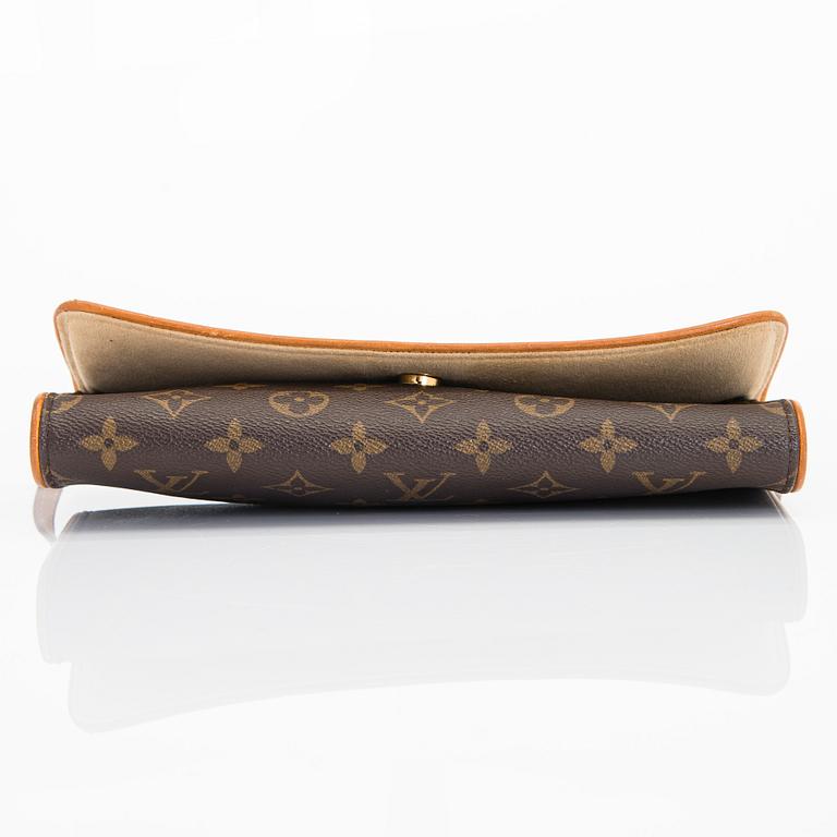 Louis Vuitton, a Monogram 'Pochette Twin' bag.