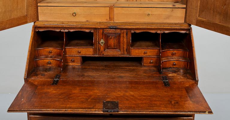 SKRIVSKÅP, senbarock, 1700-tal.