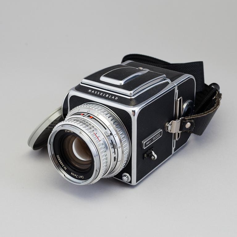 Hasselblad 500/C Camera no TI54816 with from 1964 with five lenses inluding a chrome S-Planar 1:5:6 f=120.