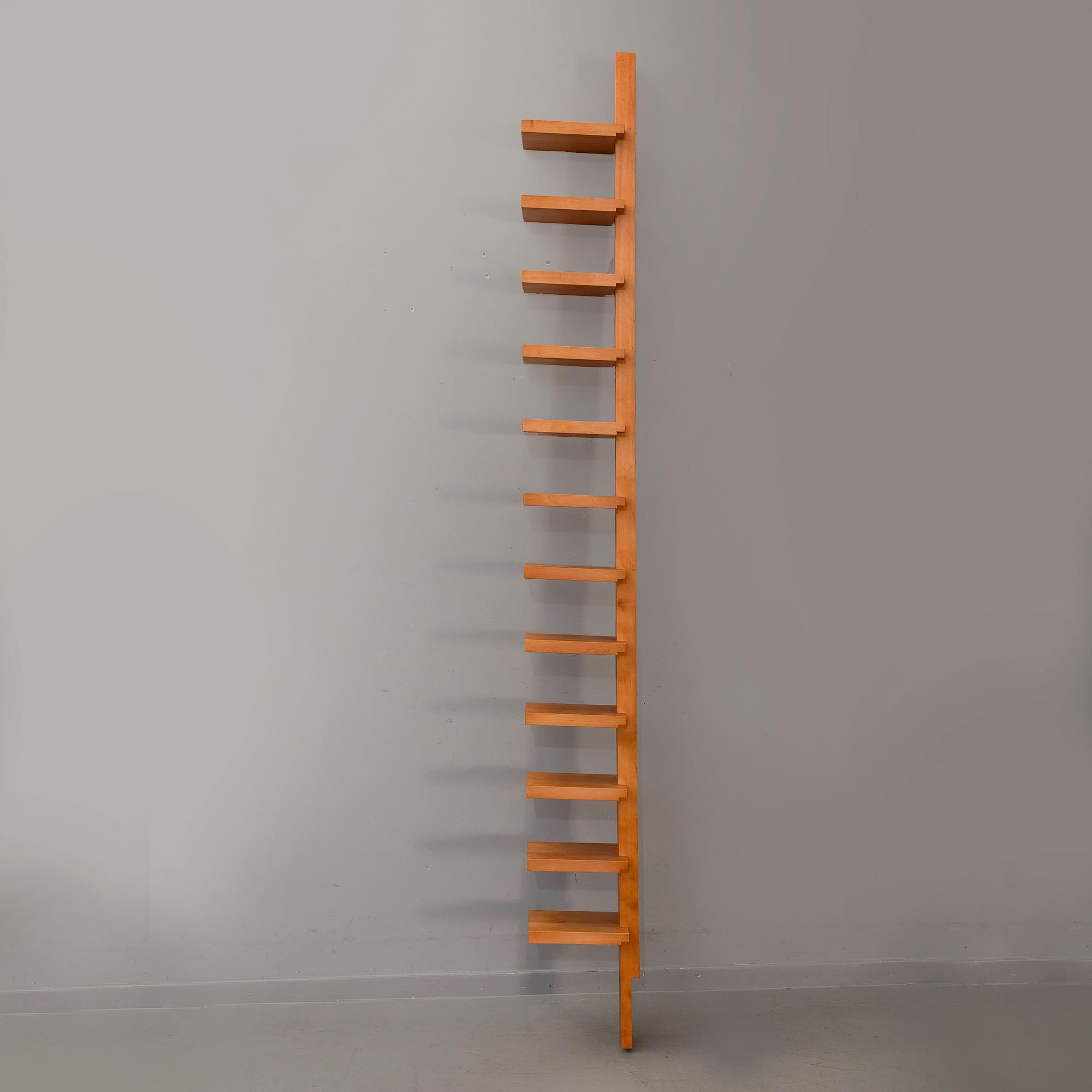 JOHN KANDELL, hylla, "Pilaster", Källemo, formgiven 1989.