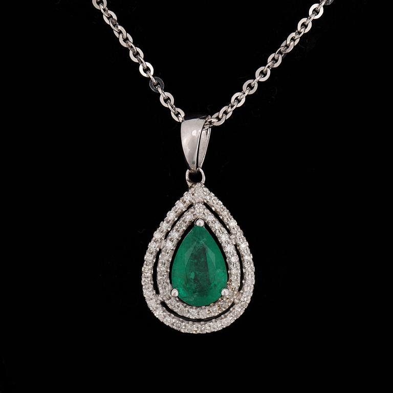 HALSSMYCKE, 18k resp 14k vitguld med smaragd ca9,2x6,2mm o små diamanter. 2000-tal. Totalvikt 5,4g.