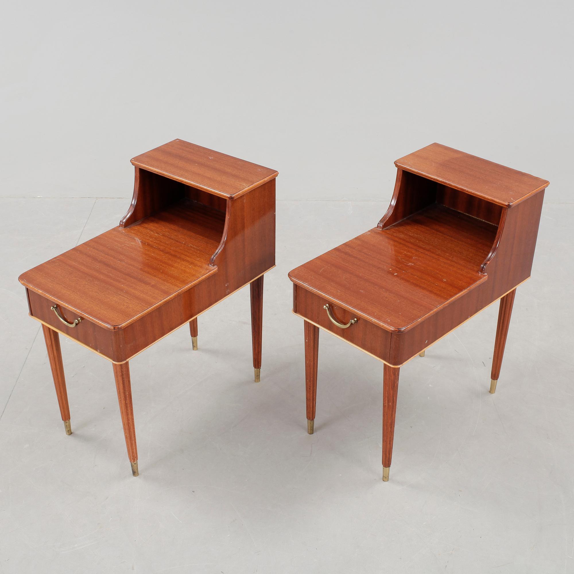 SÄNGBORD, ett par. 1900-talets mitt.