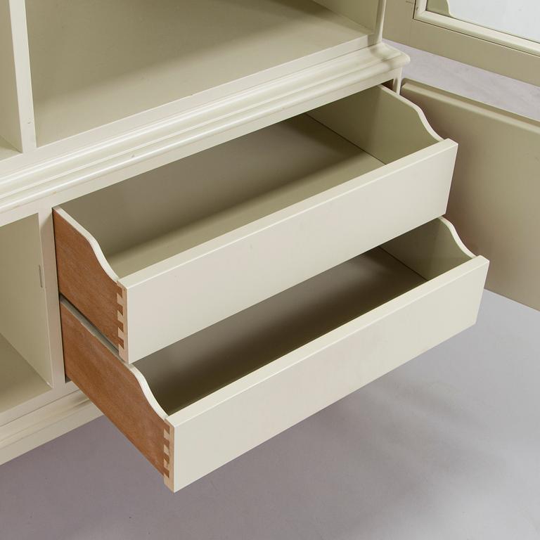 Matsalsskåp, gustaviansk stil, 1900-talets andra hälft.