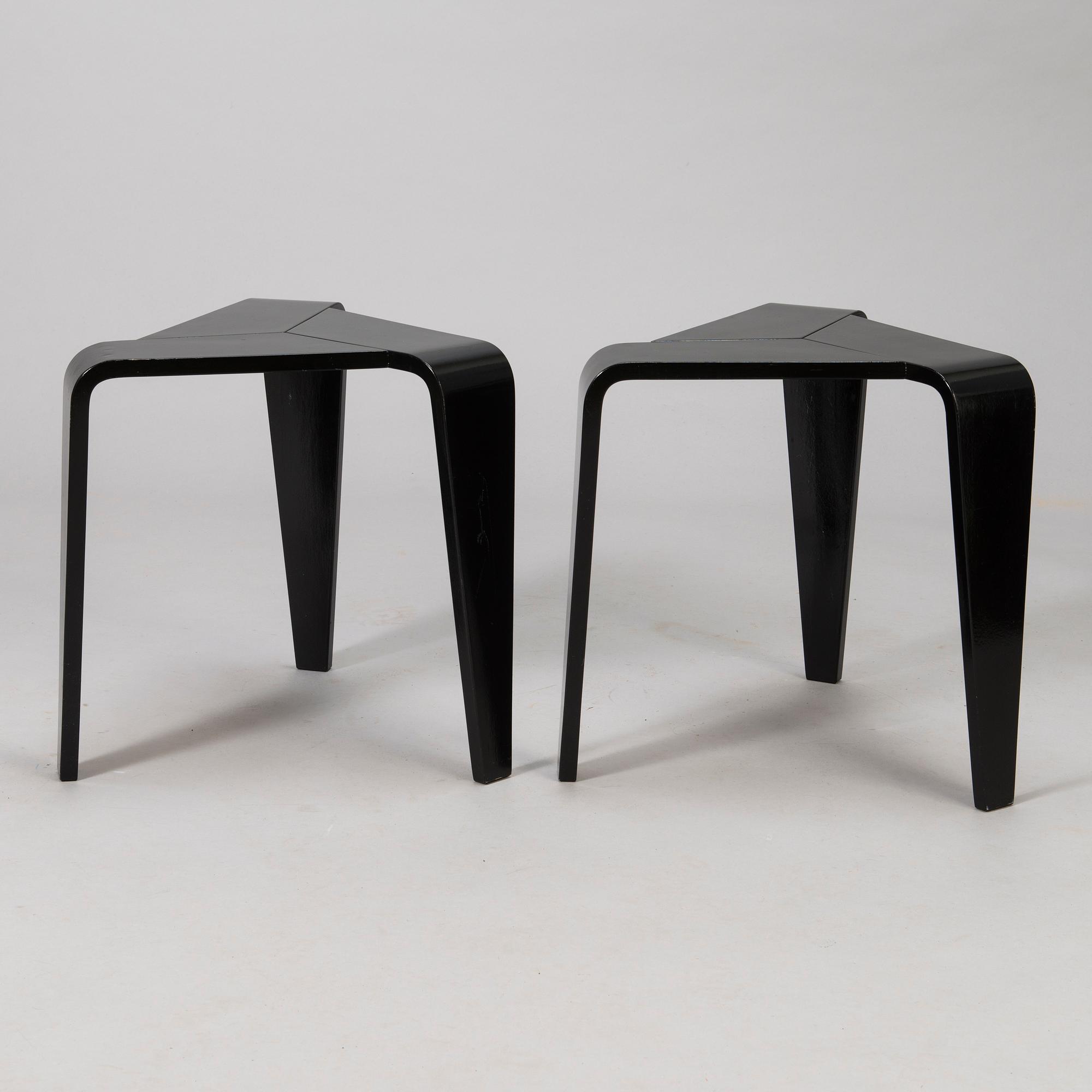 MARKE NISKALA-LUOSTARINEN, jakkarapari, "Tabouret", Oy Stockmann Ab, Keravan puusepäntehdas, 1900-luvun puoliväli.