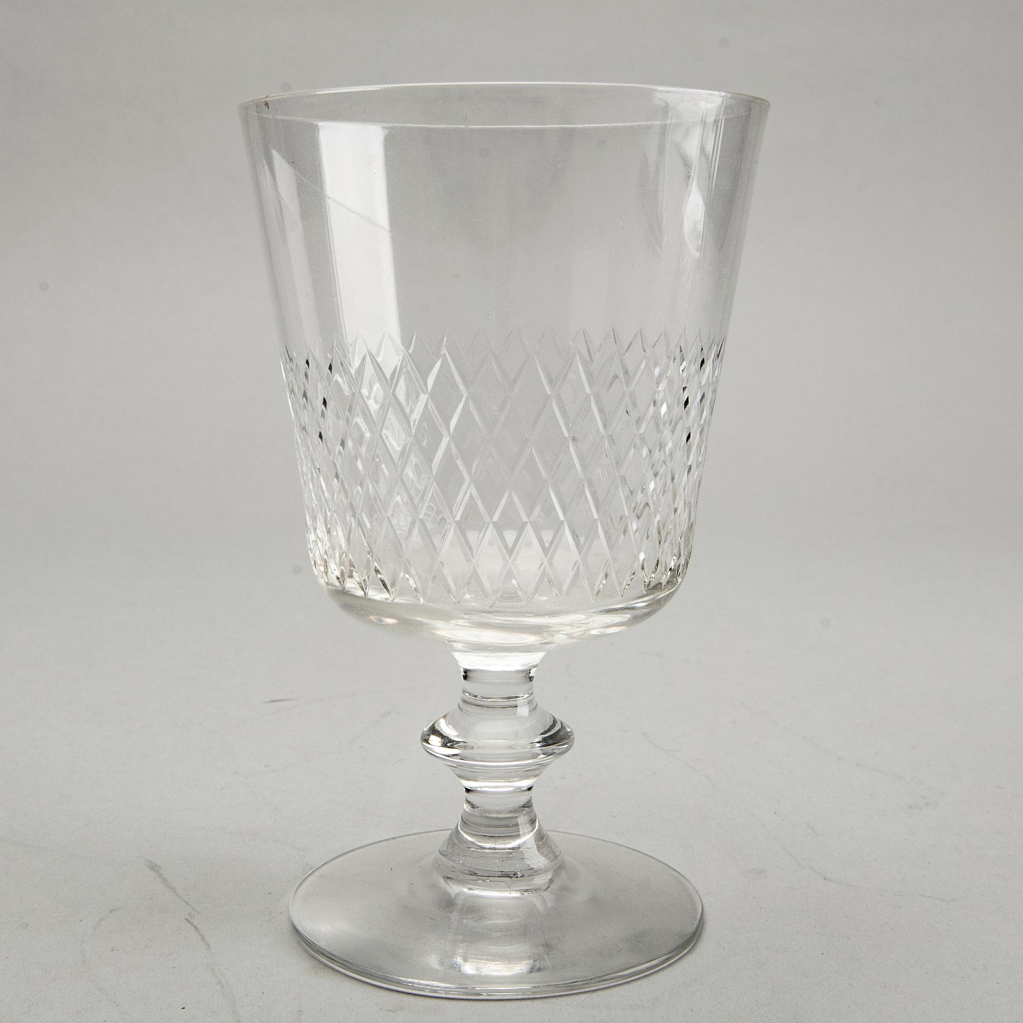 A Vicke Lindstrand 48 pcs Diamant glass service Kosta later part of 20th century.