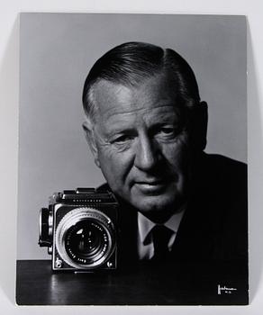 GRAFISKT BLAD, stämplad Philippe Halsman, New York.
