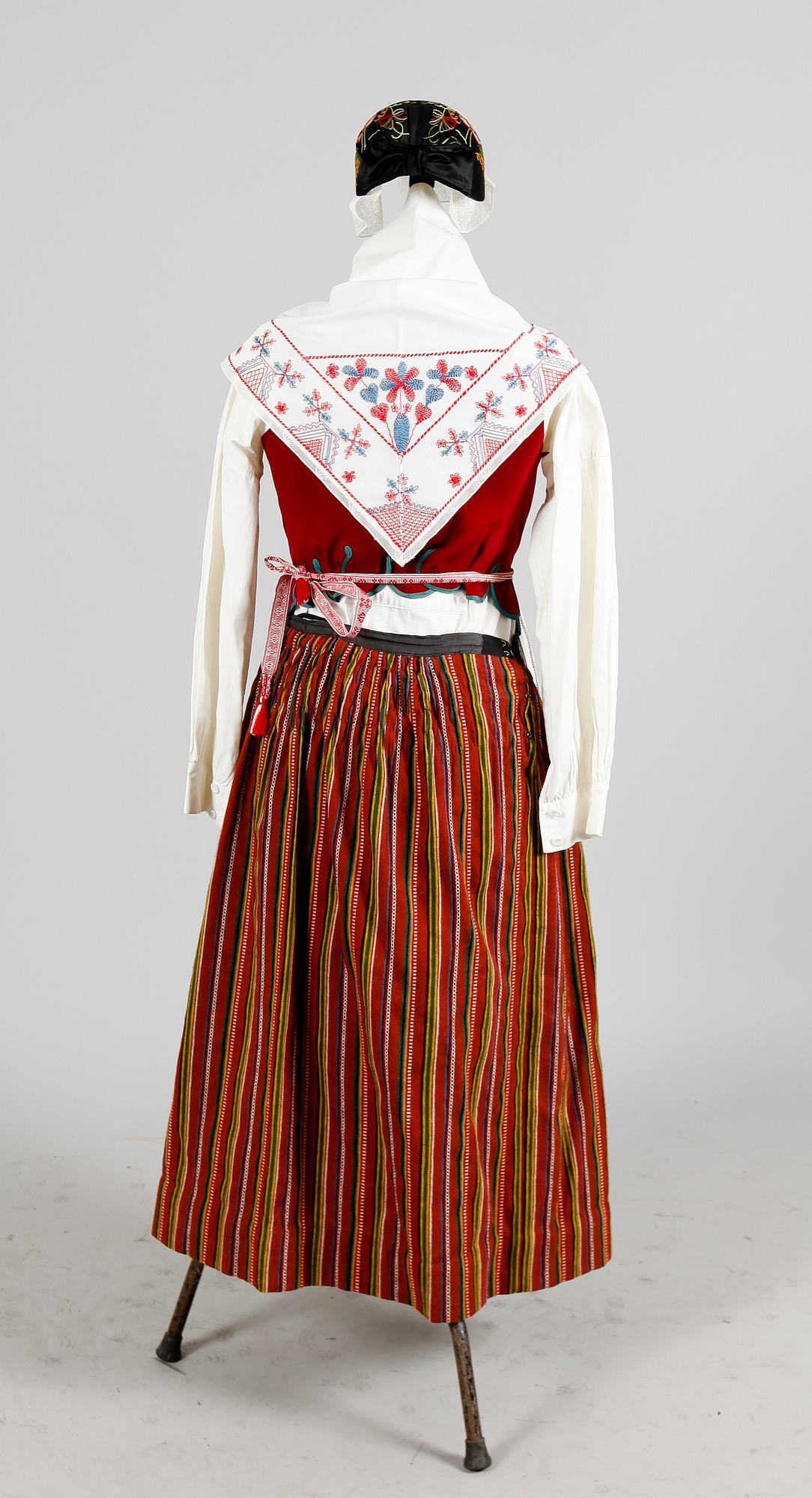 FOLKDRÄKT, Skedevi, Östergötland.