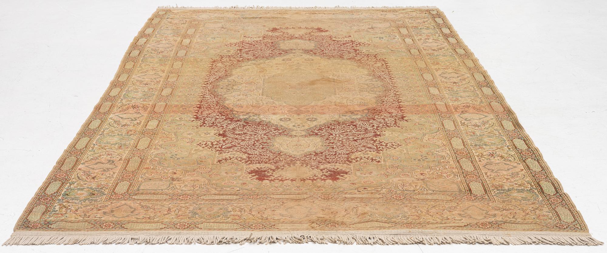 An antique Kayseri carpet, central Anatolia approx. 294 x 182 cm.