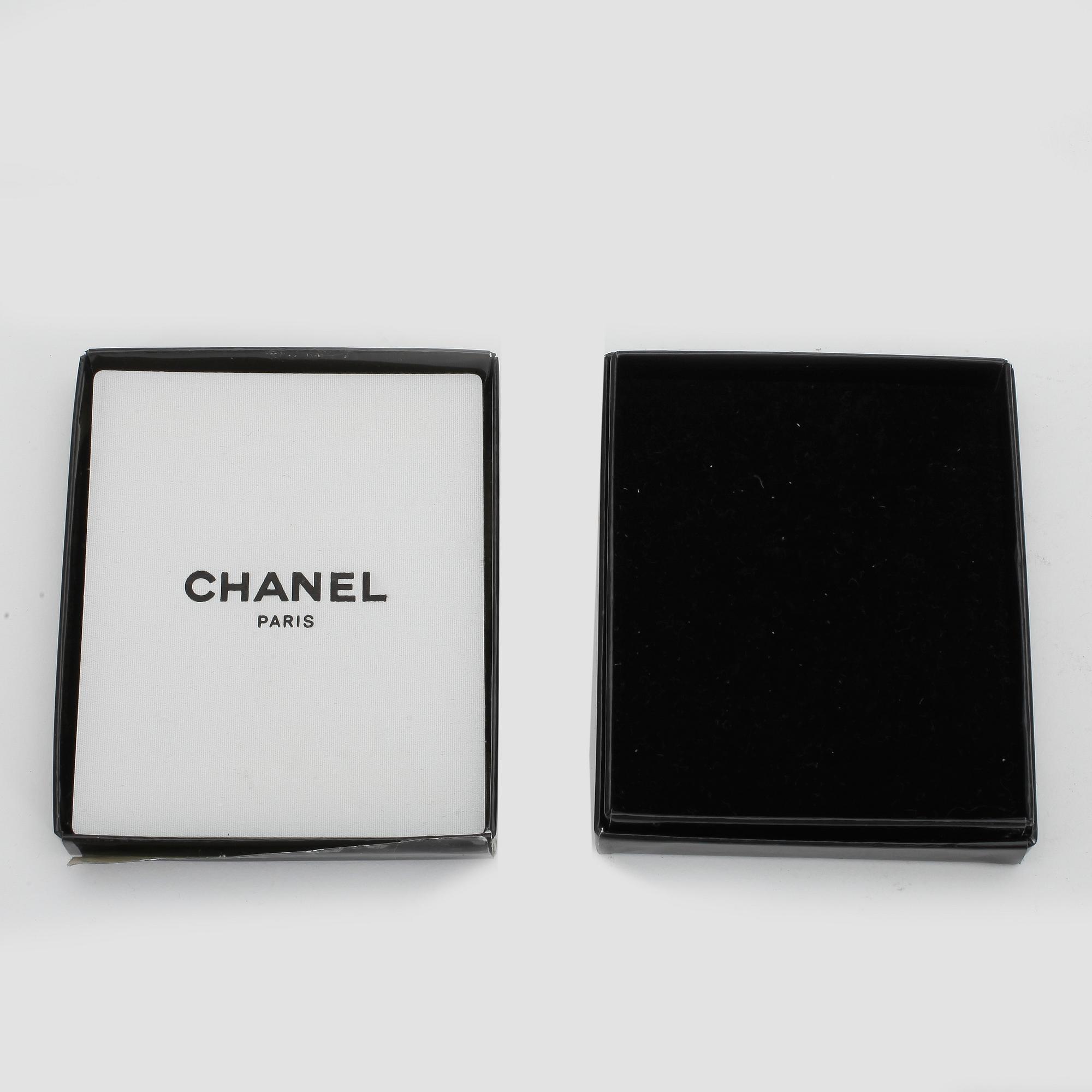 SKÄRP, Chanel.