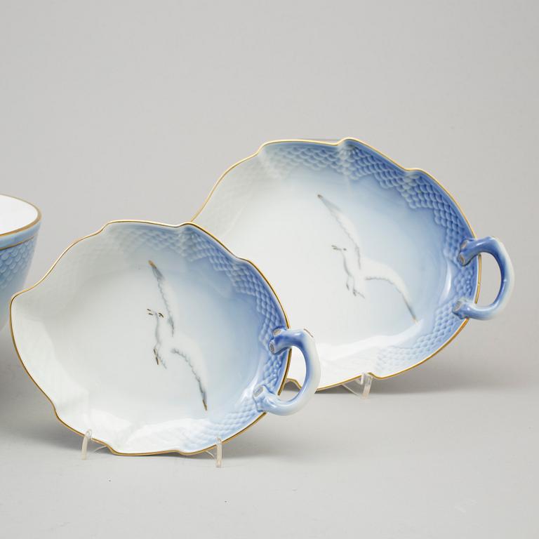 MATSERVIS samt TE/KAFFESERVIS, 76 delar, porslin, delar, "Blå Måsen", Bing o Gröndahl, Danmark.