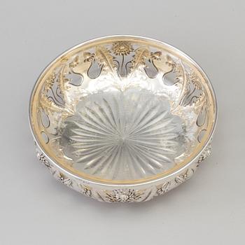 A Swedish Art Nouveau silver bowl with glass insert, decorated with dandelion, maker's mark K Anderson Stockholm 1906.