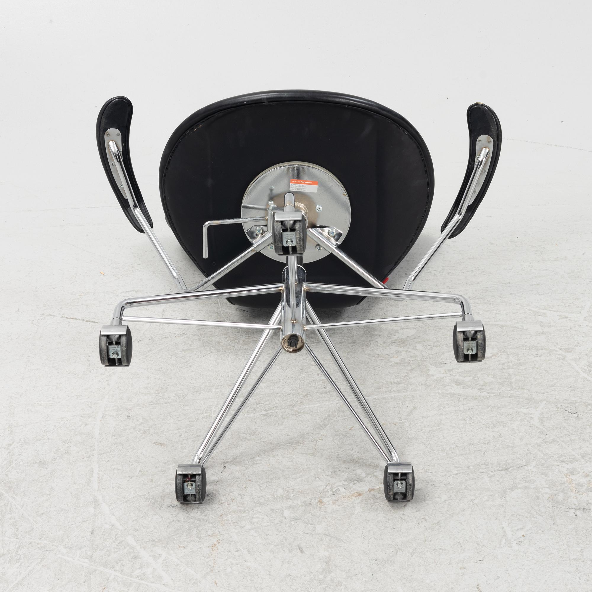 Arne Jacobsen, skrivbordsstol, "Sjuan", Fritz Hansen, Danmark.