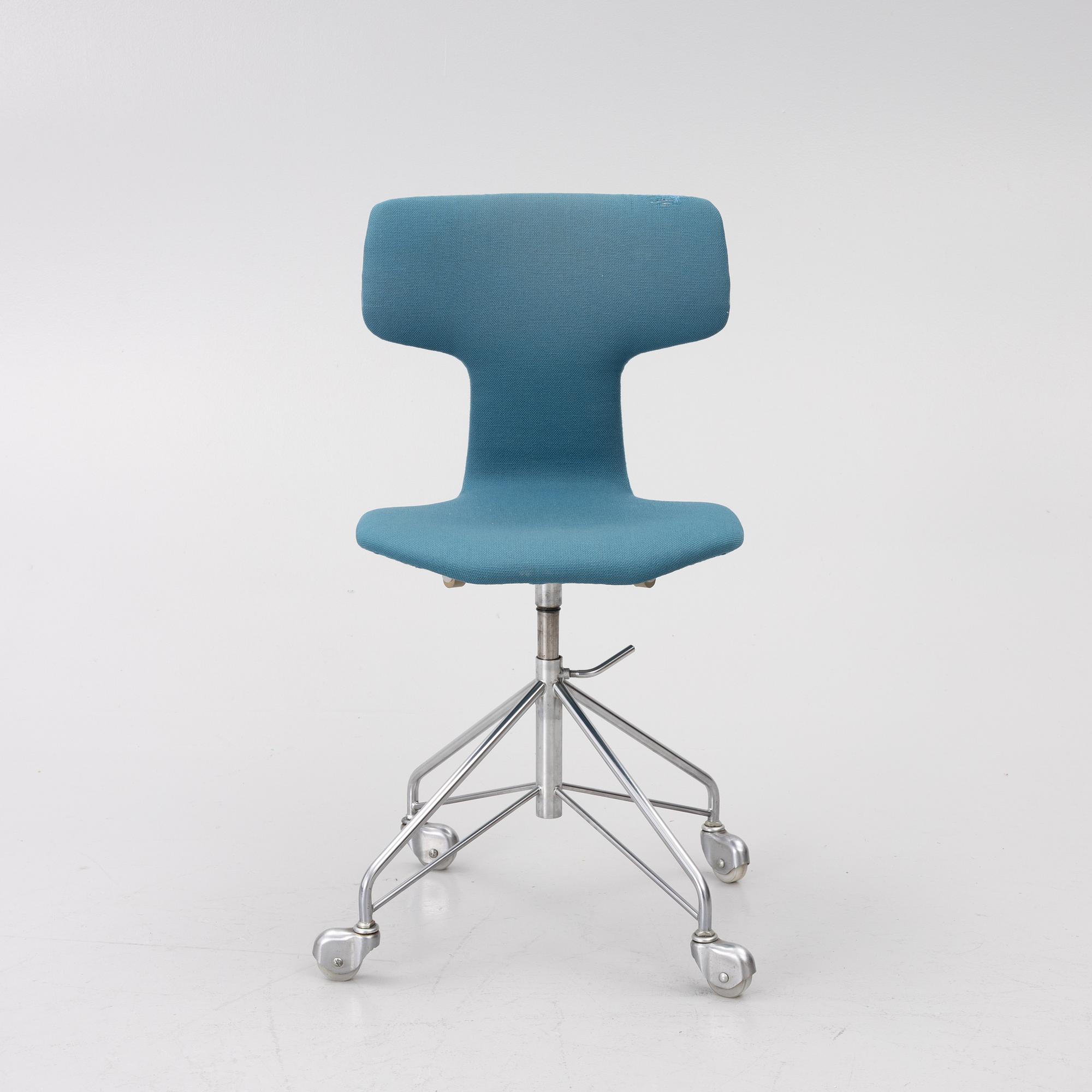 Arne Jacobsen, “T-chair”, model 3113, office chair with chromed metal and textile frame, Fritz Hansen, Denmark.