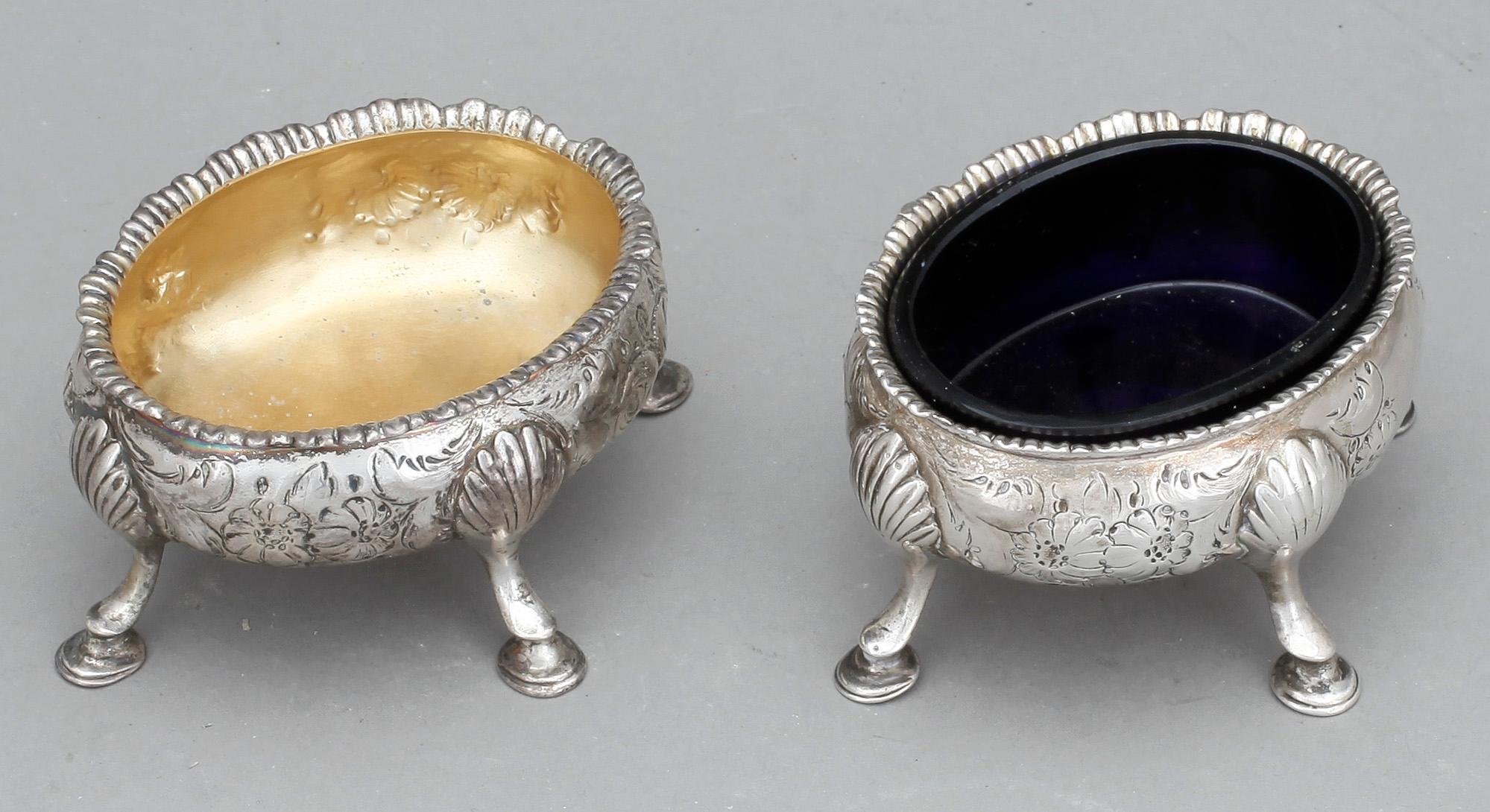 SALTKAR, ett par, silver, London 1700/1800-tal. Tot ca 147 gram.
