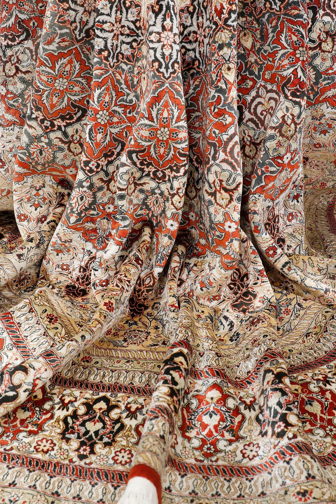 Carpet, Oriental, silk, diameter 256 cm.