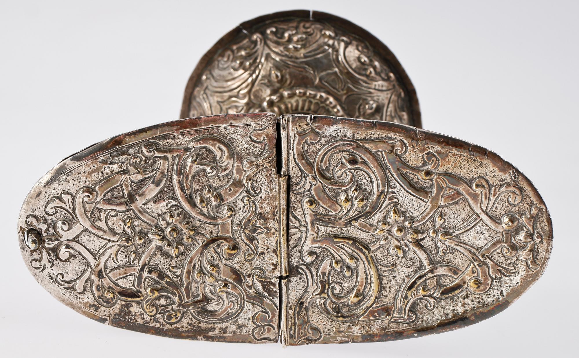 KÄRL PÅ FOT, orientalisk, försilvrad mässing, troligtvis 1700-tal.