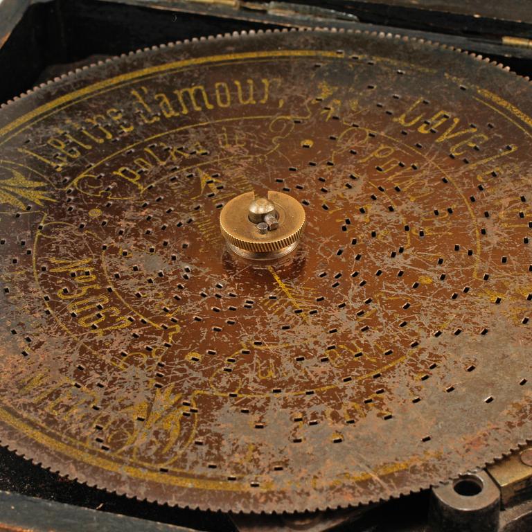 SPELDOSA, Symphonion, jugend, 1900-talets första del.
