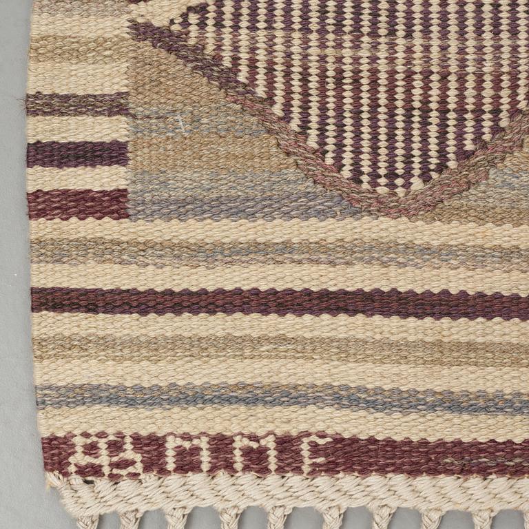 Barbro Nilsson, Matto, "Gråspättan", flat weave, ca 278-282,5 x 248-254 cm, signed AB MMF BN.