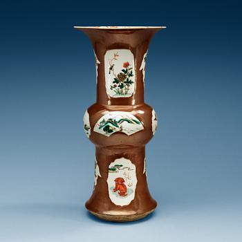 1642. A famille verte vase, 19th Century.