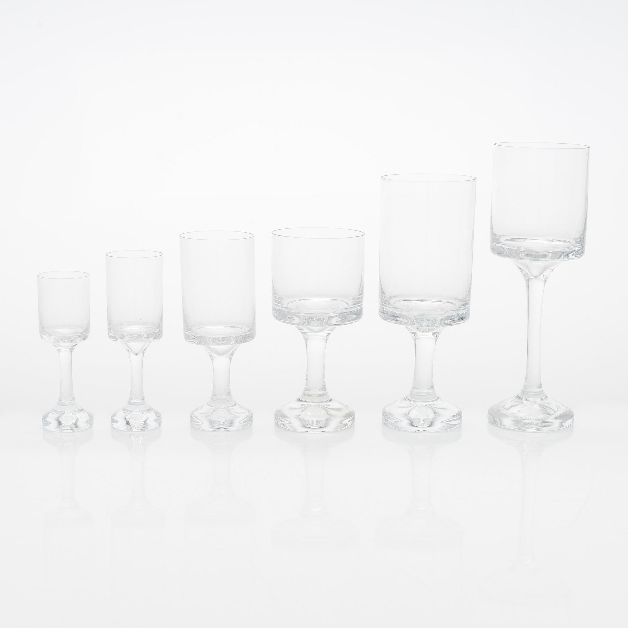 Timo Sarpaneva, dricksglas, 97 st, "Karaatti" för Iittala. I produktion 1983-1987.