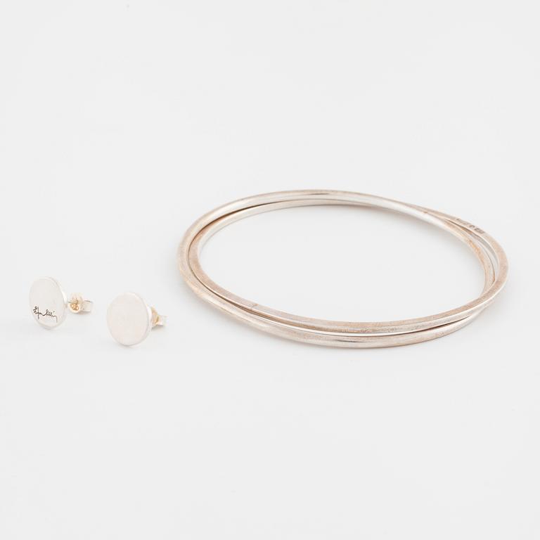 EFVA ATTLING, ARMRING "Twosome cuff" samt ÖRHÄNGEN "Dots ear".