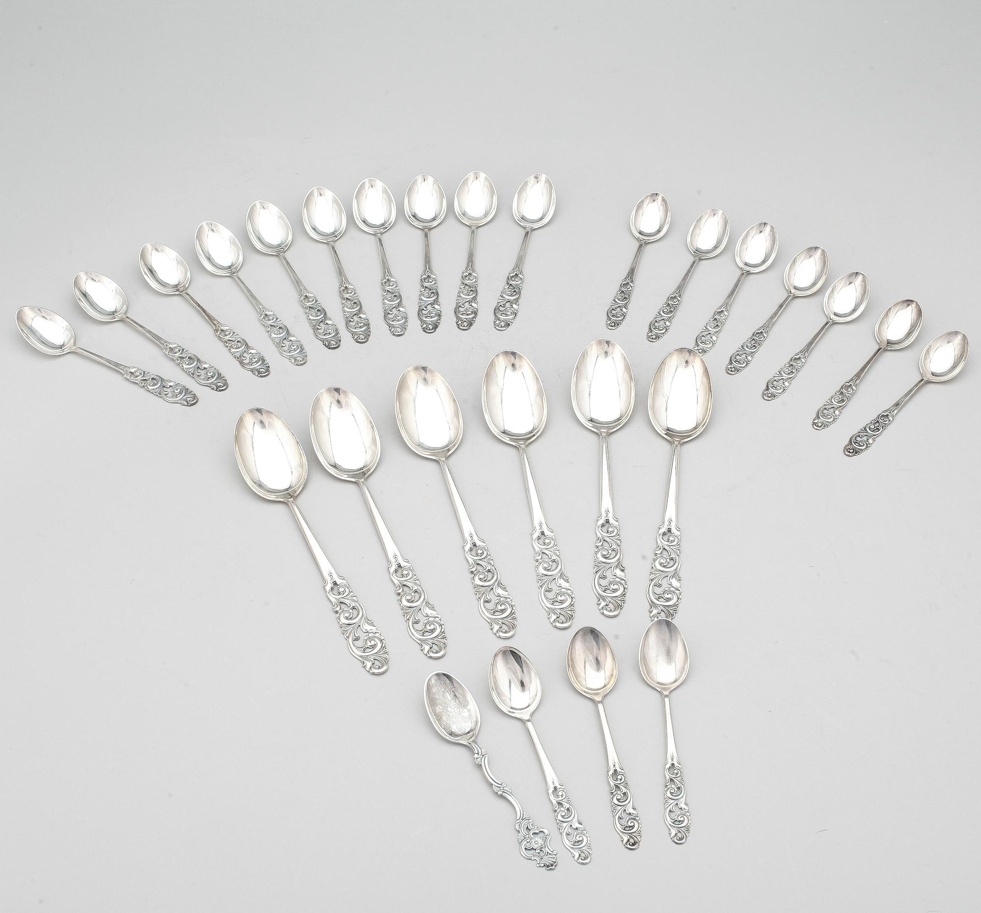 BESTICKSERVIS, 72 delar. Silver. Norge 830/1000. Totalt ca 2520 g.