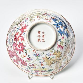 A phoenix bowl, late Qing dynasty with Guangxus six character mark (1875-1908).