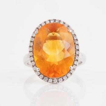 Citrine and small brilliant-cut diamond cocktailring.