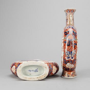 PILGRIMSFLASKOR, ett par, porslin, Japan, sent 1800-tal.