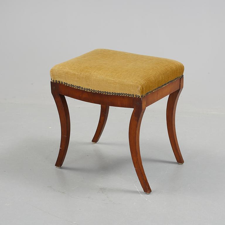 TABURETT, Karl Johan, 1800-talets första hälft.