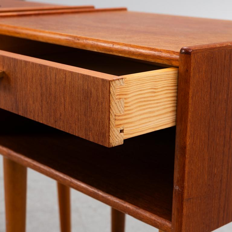 A pair of bedside tables, second half of the 20th Century.