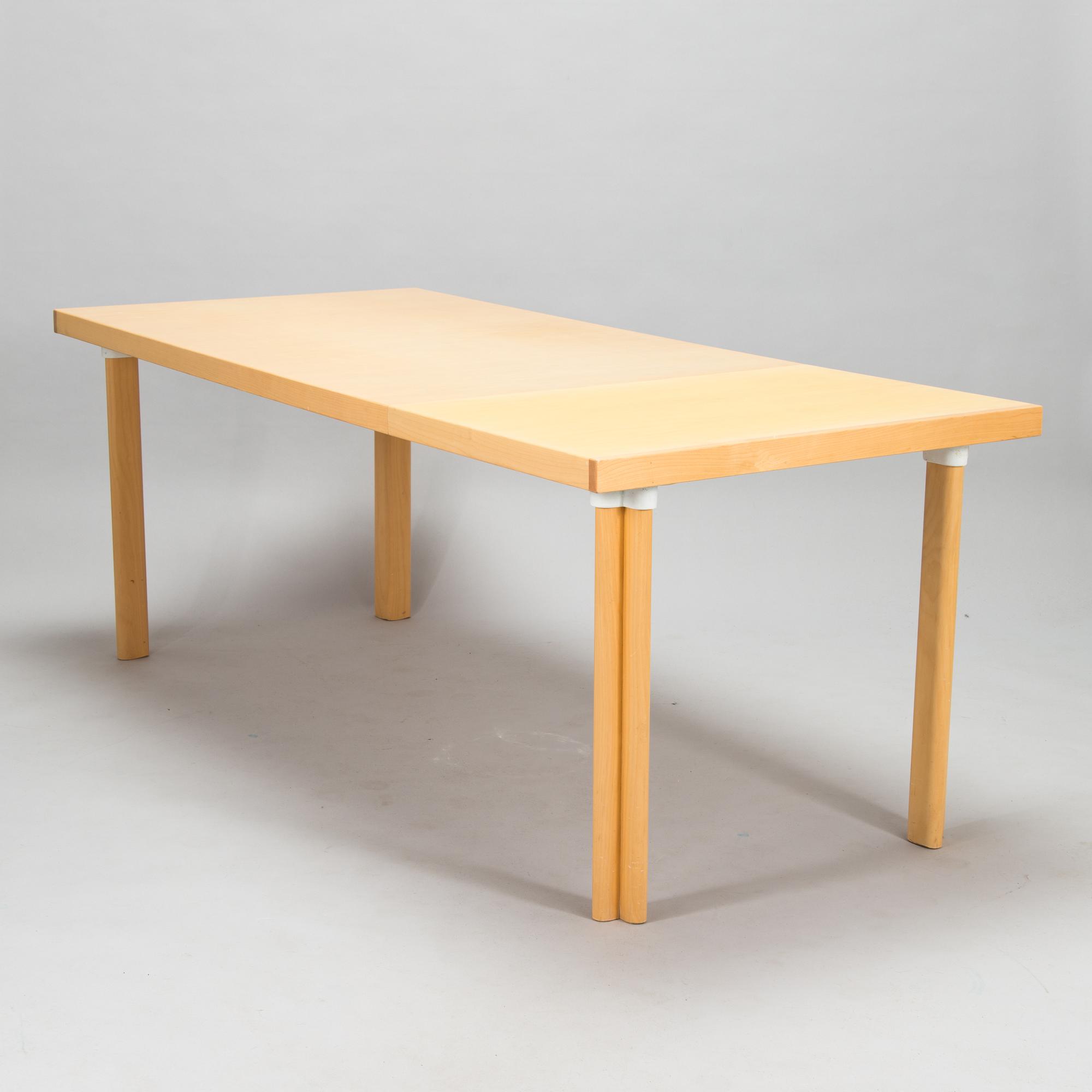 Alvar Aalto, a late 20th century 'H97' dining table for Artek.
