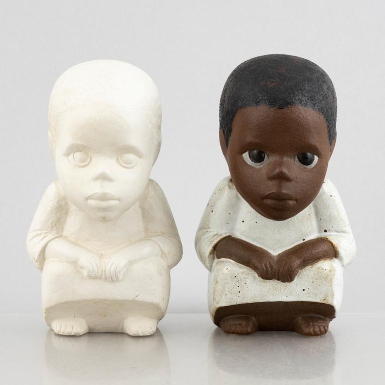 Lisa Larson, figuriner, 2 st, stengods, "Syd maxi", ur serien "All världens barn", Gustavsberg.