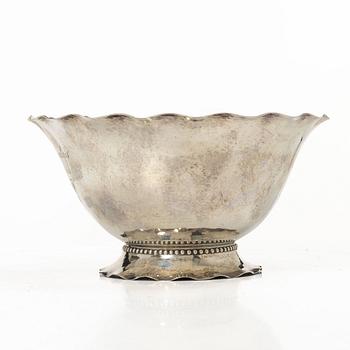 C.G. Hallberg, Two silver bowls, Stockholm, 1925.