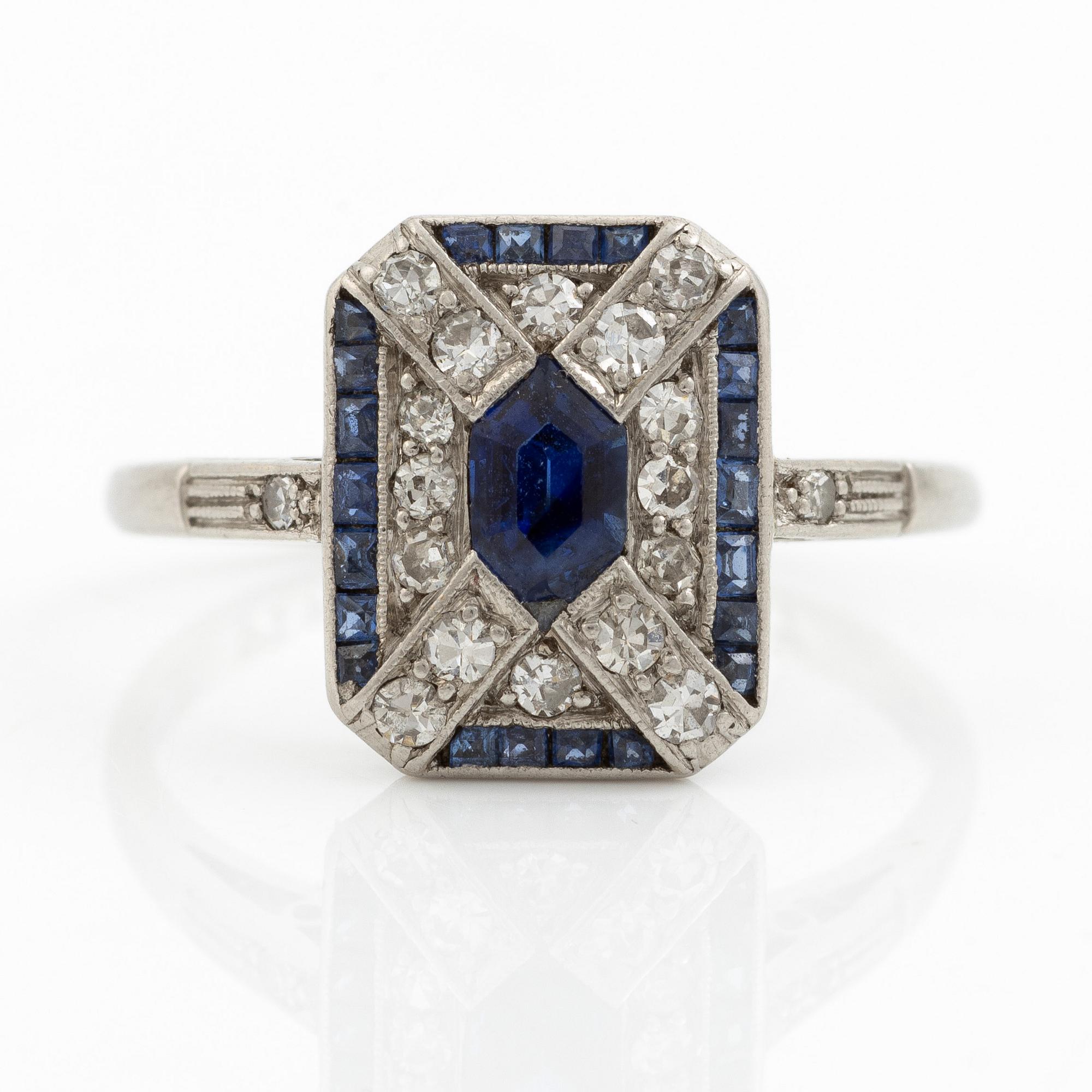 Platinum ring with sapphires and octagon-cut diamonds, Art Deco.
