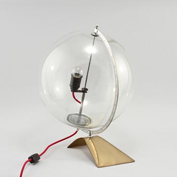 BORDSLAMPA, i form av jordglob, 1959.