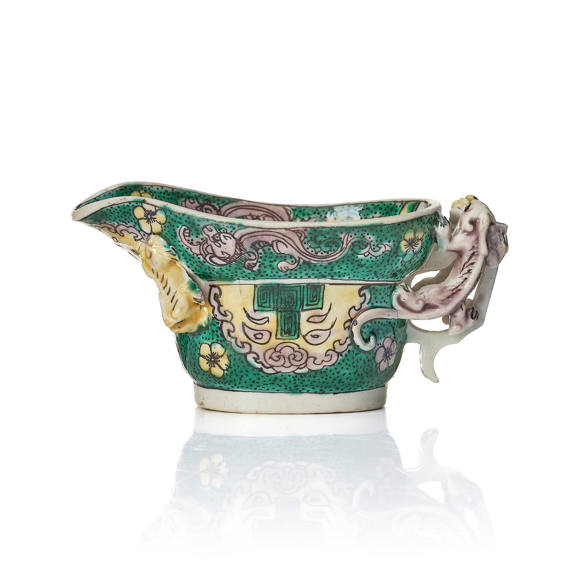 Bägare, biskviporslin. Qingdynastin, Kangxi (1662-1722).