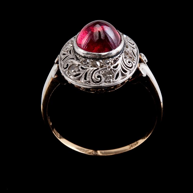 SORMUS, 18K kultaa, rubiini, timantteja 0,06 ct. Ruotsalaiset tuontileimat, 1920-luku. P. 4,4.