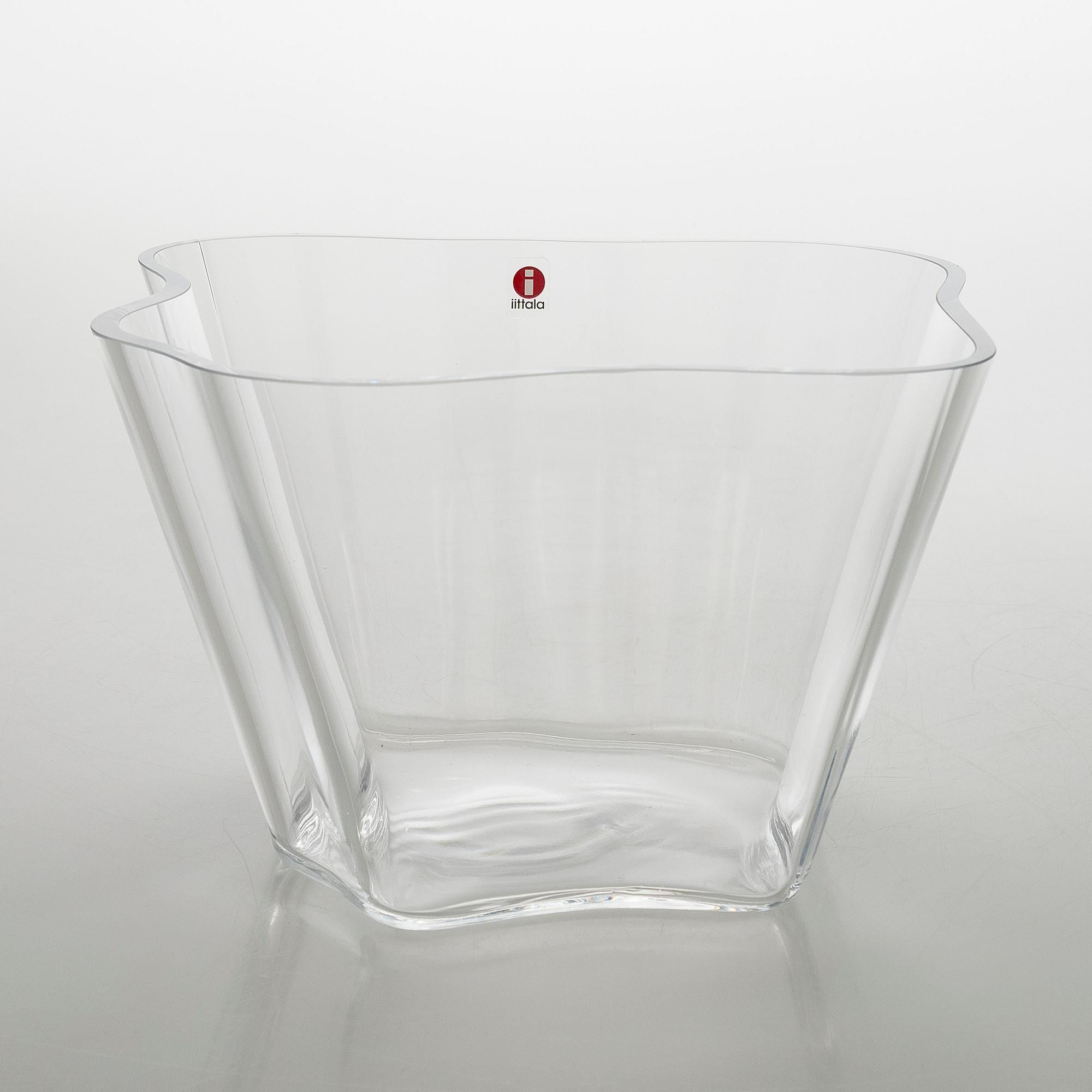 Alvar Aalto, one piece of  'Aalto flower' glass sculpture, signed Alvar Aalto Iittala, late 20th century.